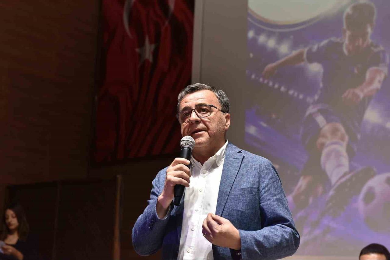 ALTIEYLÜL YAZ SPOR OKULLARI'NDA SEZON COŞKULU İLE TAMAMLANDI