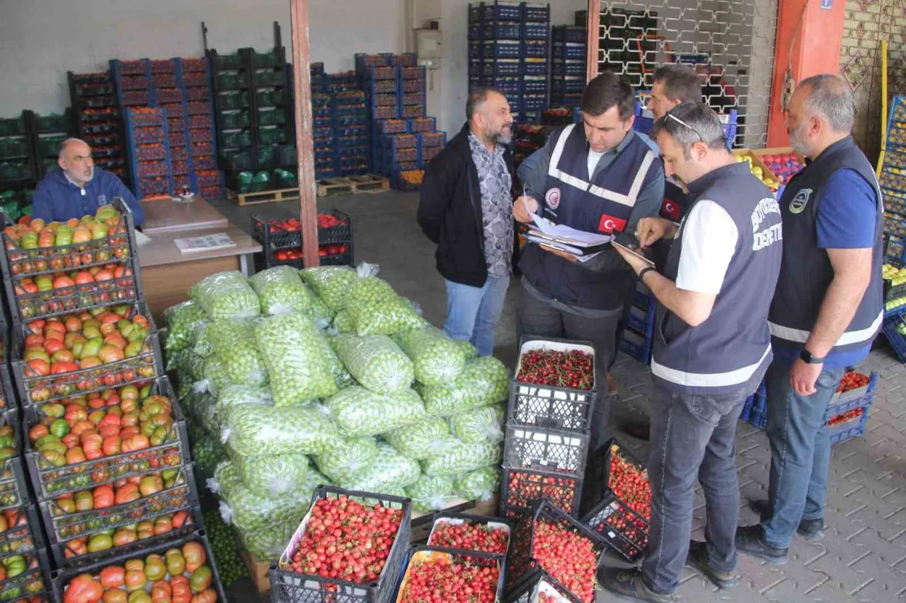DENETİMDE, İŞLETMELERDEKİ MEVCUT ÜRÜN MİKTARI İLE HAL KAYIT SİSTEMİ'NDEKİ STOK MİKTARININ UYUMLU...