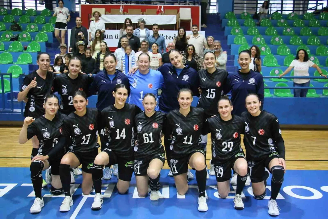 DENİZİN KIZLARI LİDERİ DEVİRDİ, YALIKAVAKSPOR’DAN BODRUM’DA KRİTİK ZAFER