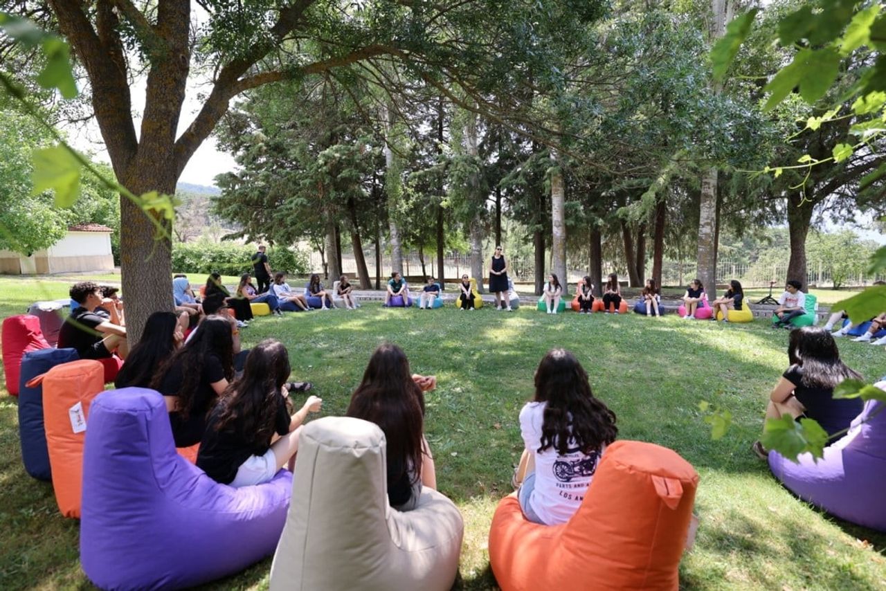 DENİZLİ BÜYÜKŞEHİR BELEDİYESİ’NİN GELENEKSEL HALE GETİRDİĞİ VE LİSELİ GENÇLERİ DOĞA, BİLİM, SPOR...