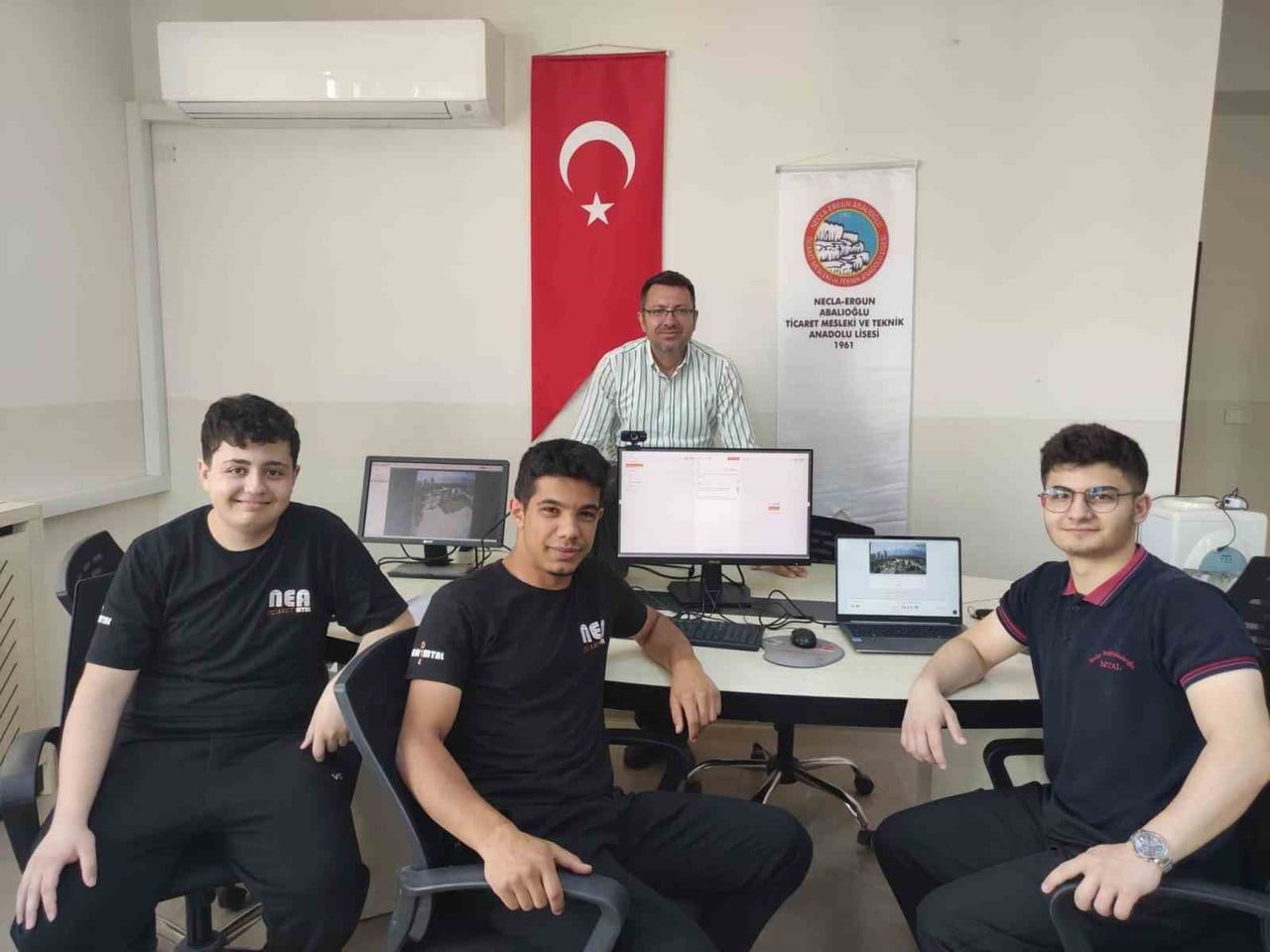 DENİZLİ-MERKEZEFENDİ NECLA-ERGUN ABALIOĞLU TİCARET MESLEKİ VE TEKNİK ANADOLU LİSESİ ÖĞRENCİLERİ...