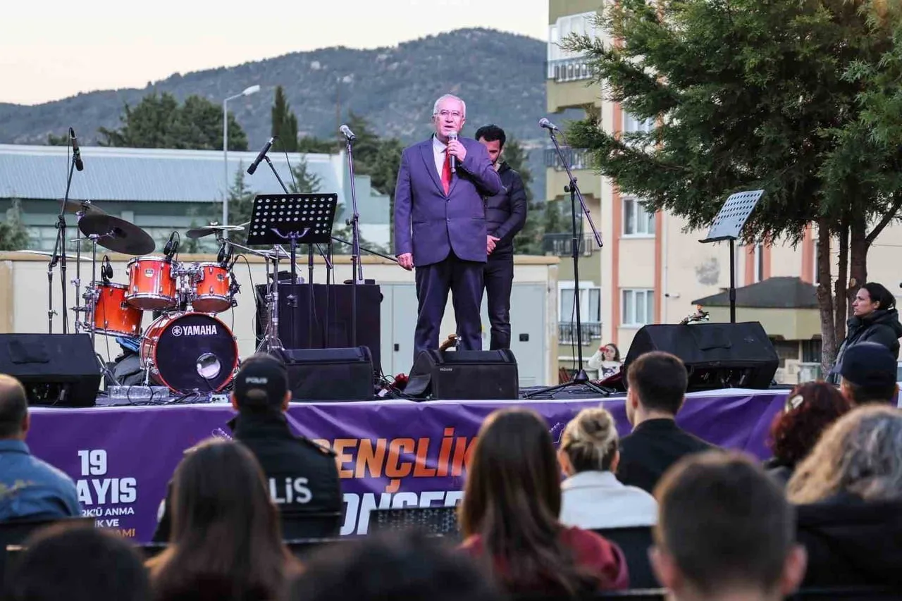 DENİZLİ’NİN ÇAMELİ İLÇESİNDE 19 MAYIS ATATÜRK’Ü ANMA, GENÇLİK VE SPOR BAYRAMI ETKİNLİKLERİ...