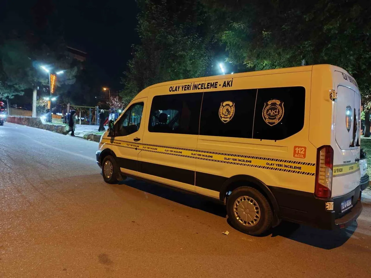 BATMAN’DA İKİ GRUP ARASINDA PARKTA ÇIKAN KAVGADA 1 KİŞİ BIÇAKLA YARALANDI. KAVGA SIRASINDA HAVAYA...