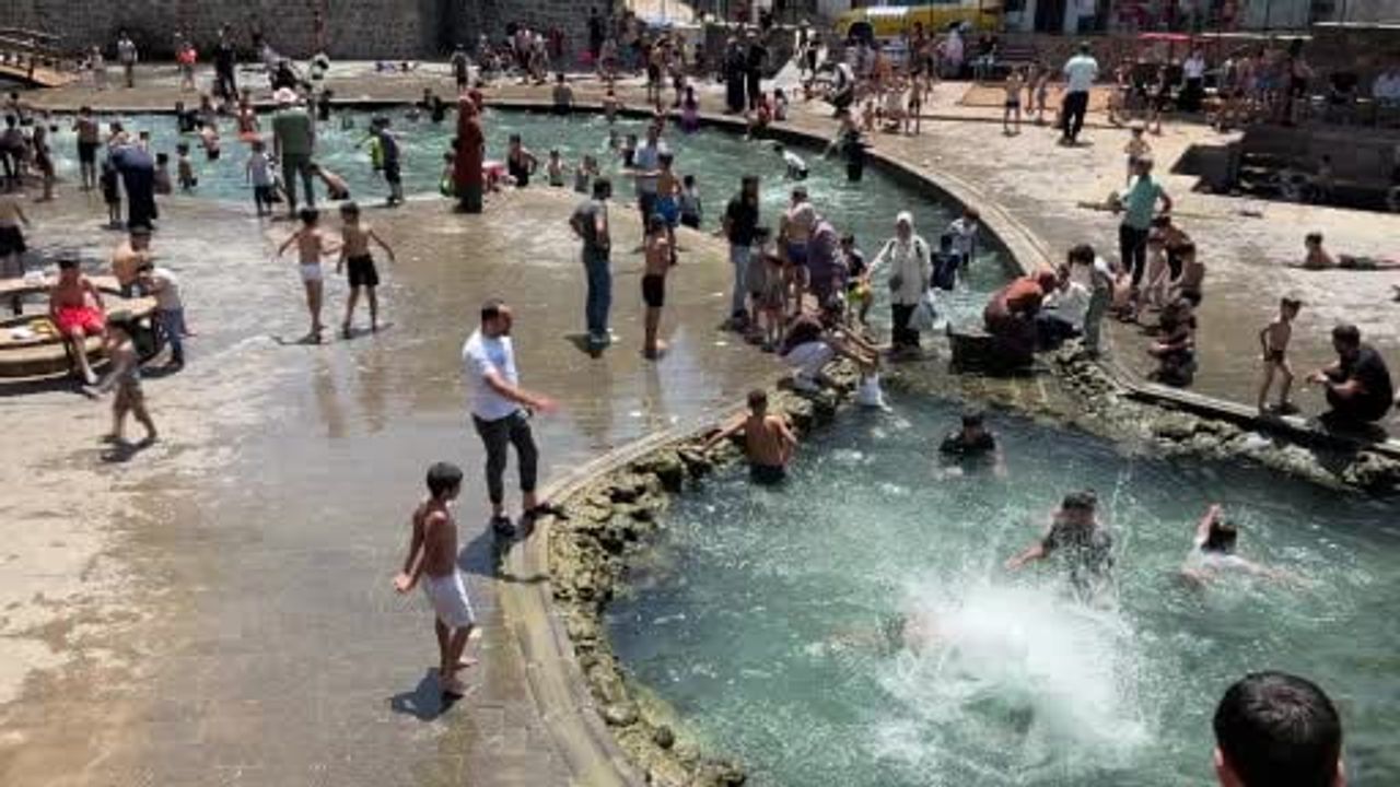 Diyarbakır'da çocuklar Anzele'ye akın etti