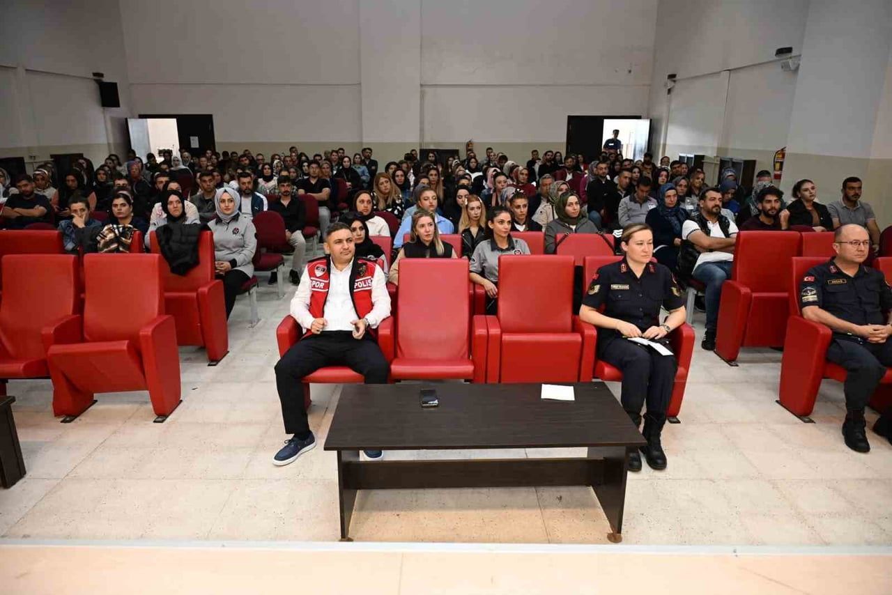 ELAZIĞ’DA İL EMNİYET MÜDÜRLÜĞÜ EKİPLERİ TARAFINDAN 329 OKUL BAHÇE GÖREVLİSİNE DEDEKTÖR KULLANMA...
