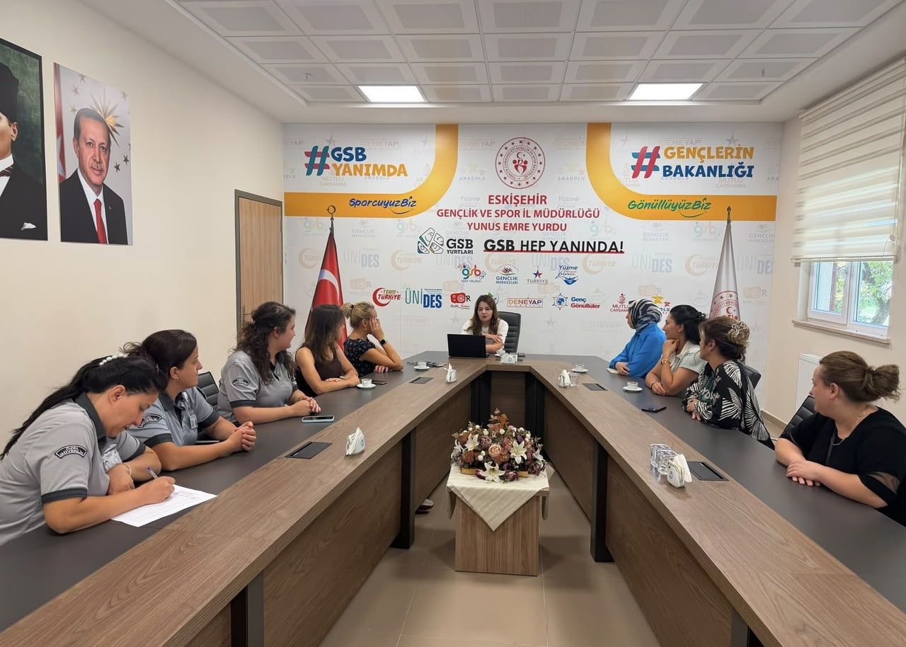 ESKİŞEHİR GENÇLİK VE SPOR İL MÜDÜRLÜĞÜ'NDE GÖREV YAPAN PERSONELE YÖNELİK 'BAĞIMLILIKLA MÜCADELE...