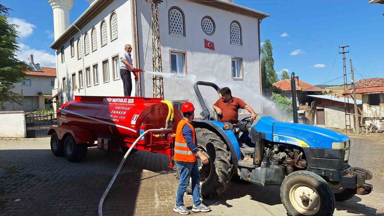 TANKERİ TESLİM ALAN VATANDAŞLAR BÜYÜK SEVİNÇ YAŞADI.