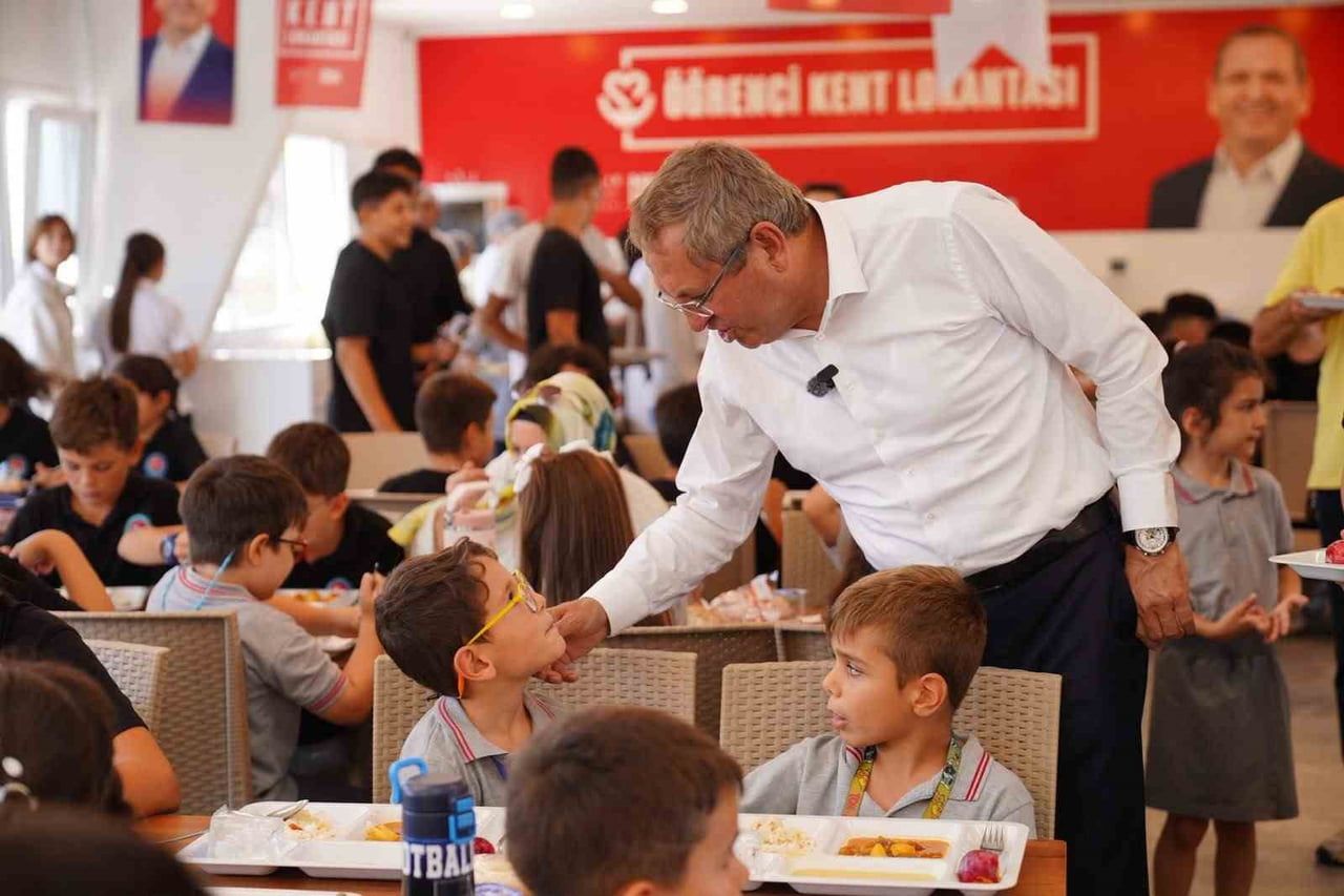 AYVALIK’TA ÖĞRENCİ SOFRASI; 3 ÇEŞİT YEMEK VE MEYVE 50 TL