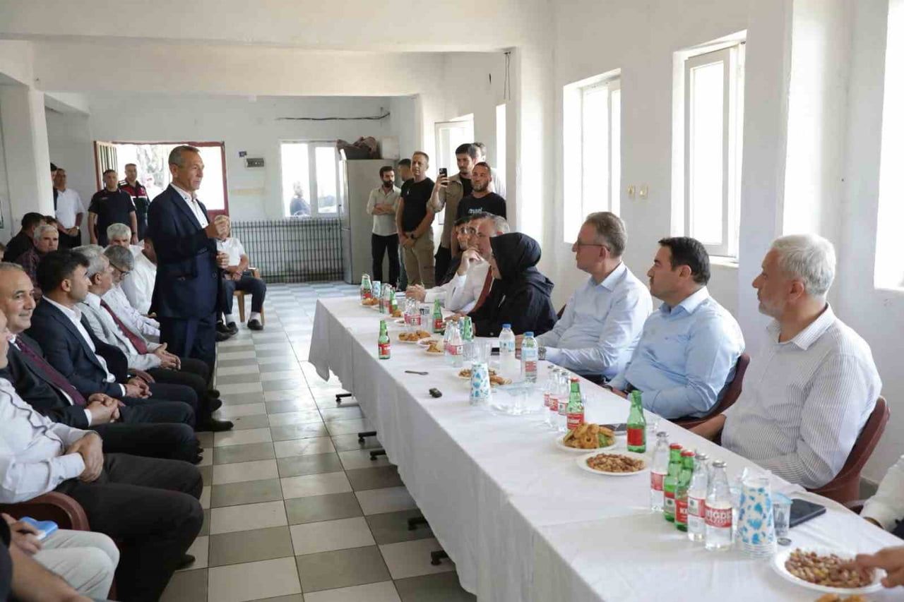 KÜTAHYA VALİSİ IŞIN, MUHTARLARIN TALEPLERİNİ DİNLEDİ