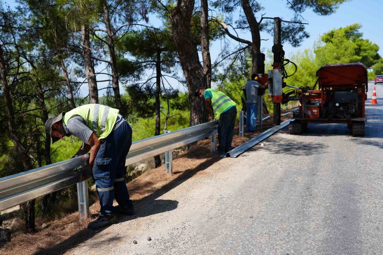 KEPEZ BELEDİYESİ, İLÇENİN ÜÇ FARKLI NOKTASINDA SÜRÜCÜLERİN GÜVENLİĞİNİ ARTIRMAK AMACIYLA BİN 500...