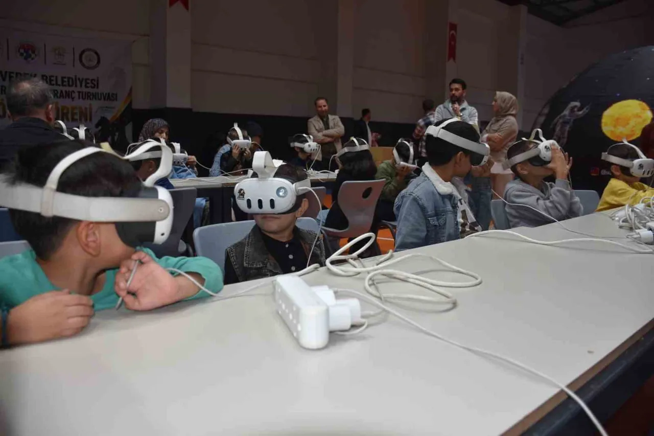 ŞANLIURFA SİVEREK’TE ÇOCUKLARIN BİLİM VE TEKNOLOJİYE İLGİSİNİ ARTIRMAK AMACIYLA UZAY ÇADIRI VE...