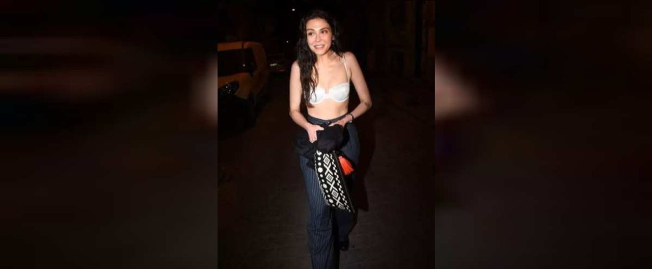 Dilara Aksüyek kıyafeti