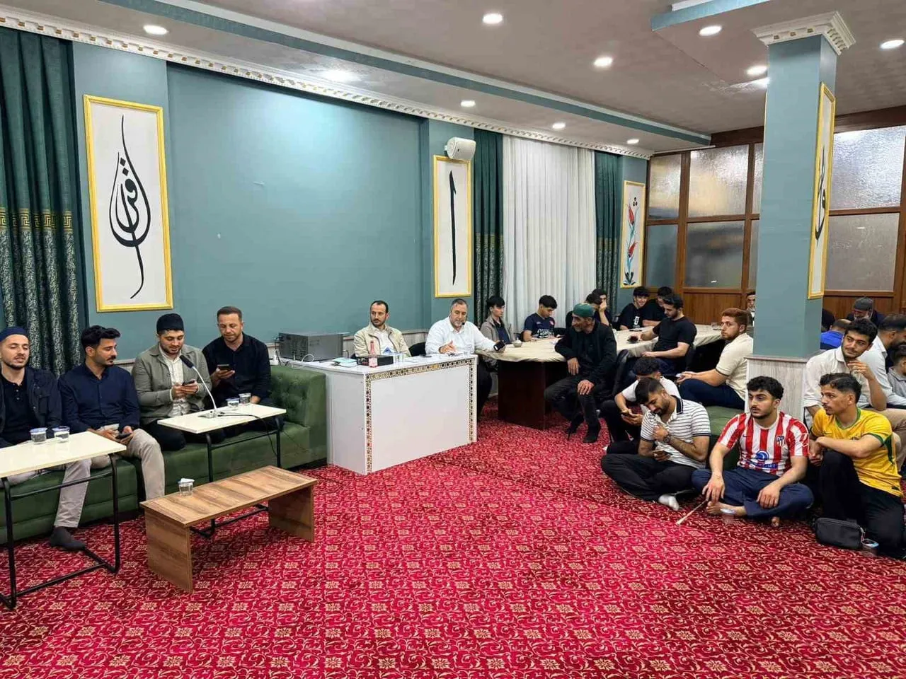 DİYANET GENÇLİK MERKEZİNCE DÜZENLENEN "MEŞK GECESİ", GENÇLERİN KATILIMIYLA MANEVİ BİR ATMOSFERDE...