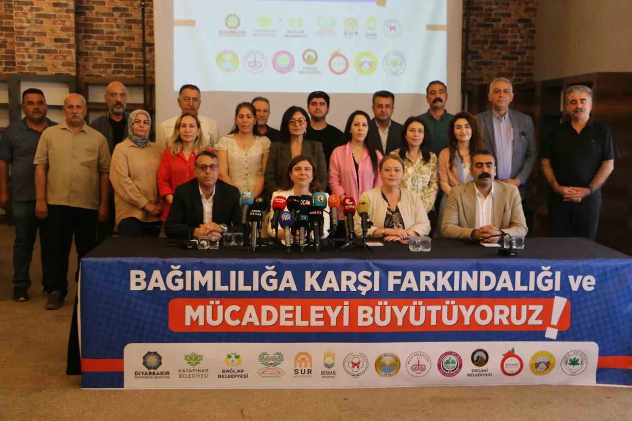 – DİYARBAKIR BÜYÜKŞEHİR BELEDİYESİ, MADDE BAĞIMLILIĞIYLA MÜCADELEDE YENİ BİR DÖNEMİ BAŞLATIYOR....