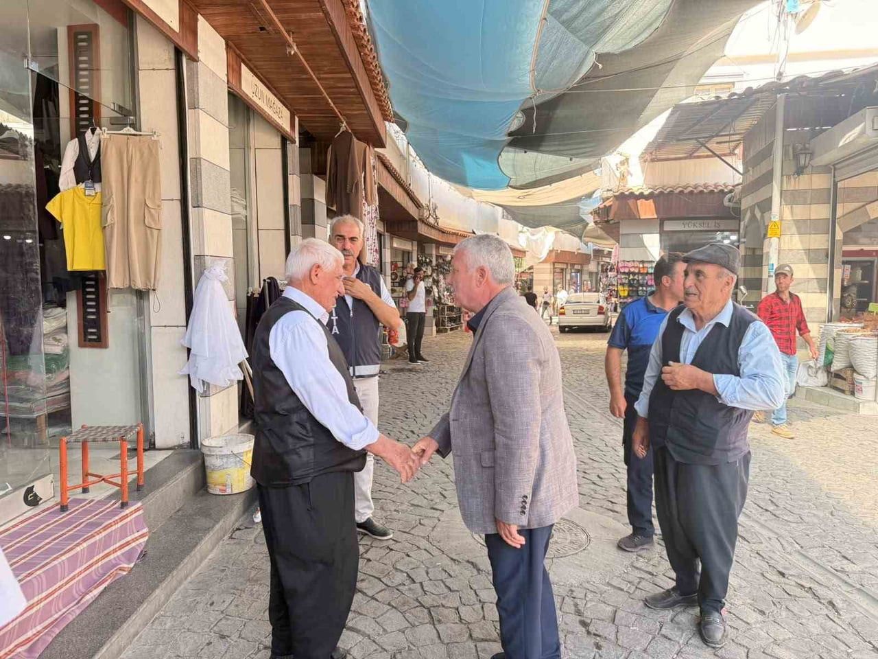 DİYARBAKIR'IN ÇERMİK İLÇE BELEDİYE BAŞKANI ŞEHMUS KARAMEHMETOĞLU, VATANDAŞLARLA BİR ARAYA...