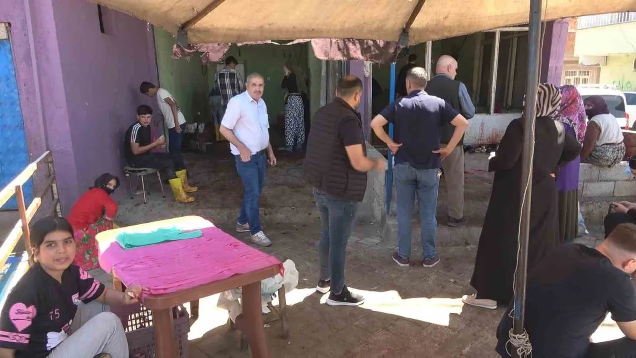 DİYARBAKIR’DA KURBAN BAYRAMININ İLK GÜNÜ BAYRAM NAMAZININ ARDINDAN KURBAN KESİM TELAŞI...