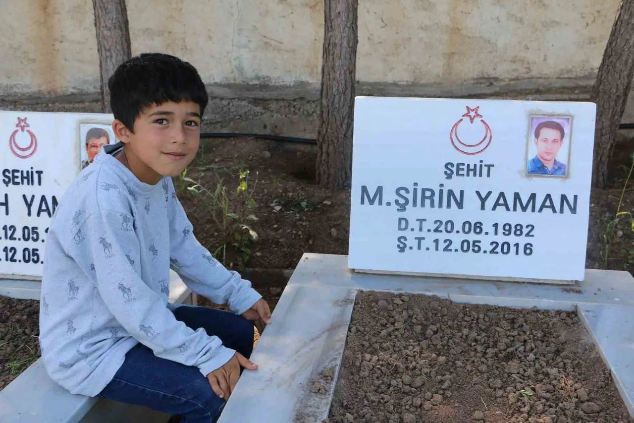 DİYARBAKIR’IN SUR İLÇESİNE BAĞLI DÜRÜMLÜ MEZRASINDA TERÖR ÖRGÜTÜ PKK MENSUPLARINCA KAMYONA...