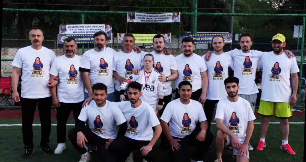 DOWN SENDROMLU MELİSA’NIN HALI SAHA HAYALİ GERÇEK OLDU