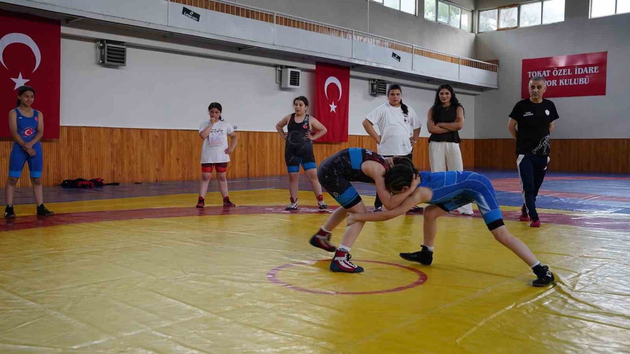 DÜNYA VE AVRUPA ŞAMPİYONLUĞU BULUNAN MİLLİ GÜREŞÇİ NESRİN BAŞ’IN BAŞARISINDAN İLHAM ALAN 25 KIZ...