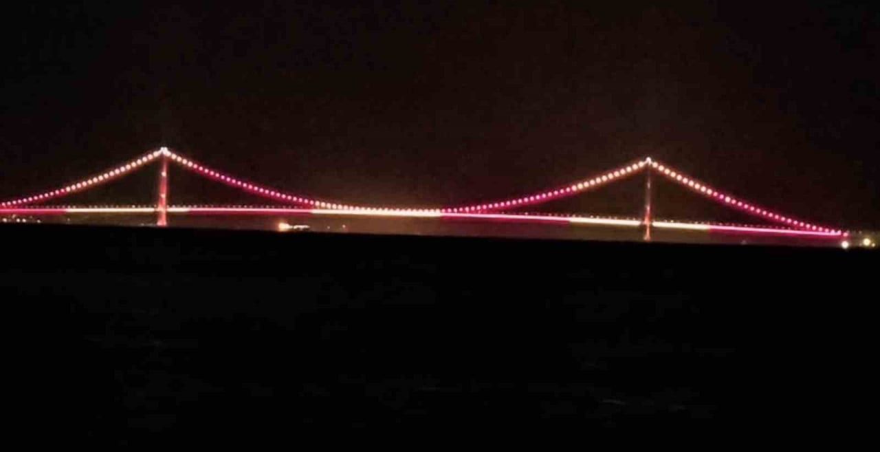 DÜNYANIN EN BÜYÜK ORTA AÇIKLIKLI ASMA KÖPRÜSÜ OLAN 1915 ÇANAKKALE KÖPRÜSÜ’NDE GALATASARAY’IN...