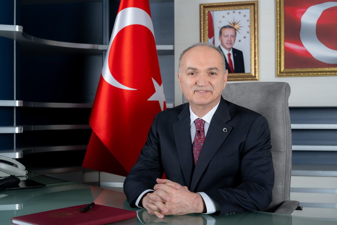 DÜZCE BELEDİYE BAŞKANI DR. FARUK ÖZLÜ, YAYINLADIĞI MESAJINDA ANNELİK KAVRAMININ ÖZELLİKLE MANEVİ...