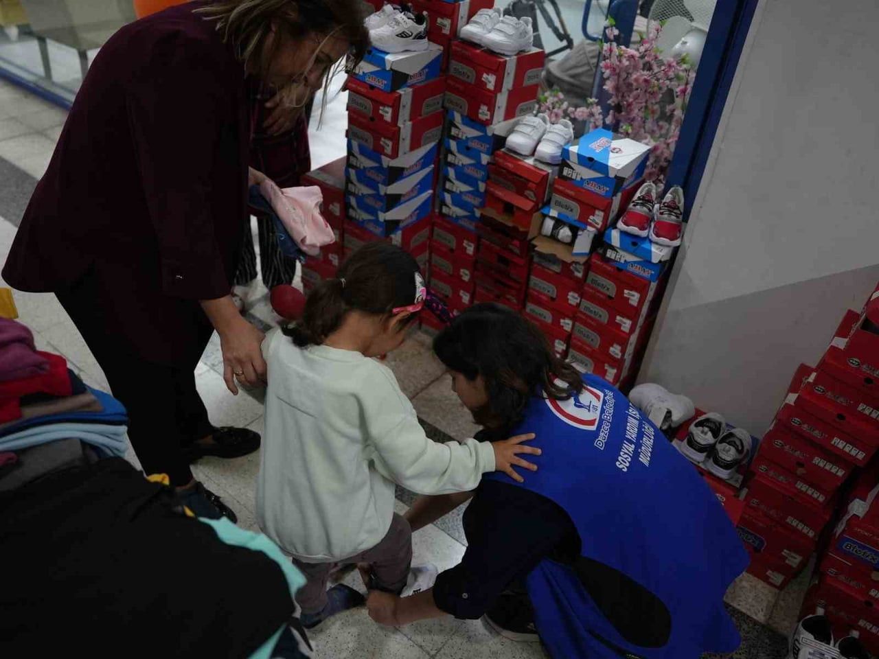 DÜZCE BELEDİYESİ, KURBAN BAYRAMI ÖNCESİNDE ÇOCUKLARI SEVİNDİRDİ. SOSYAL HİZMETLER MÜDÜRLÜĞÜ’NCE...