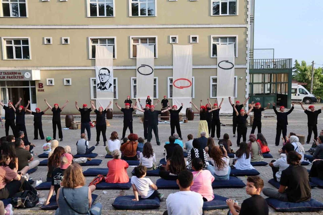DÜZCE ÜNİVERSİTESİ SANAT, TASARIM VE MİMARLIK FAKÜLTESİ TARAFINDAN DÜZENLENEN VE FAKÜLTENİN 10...