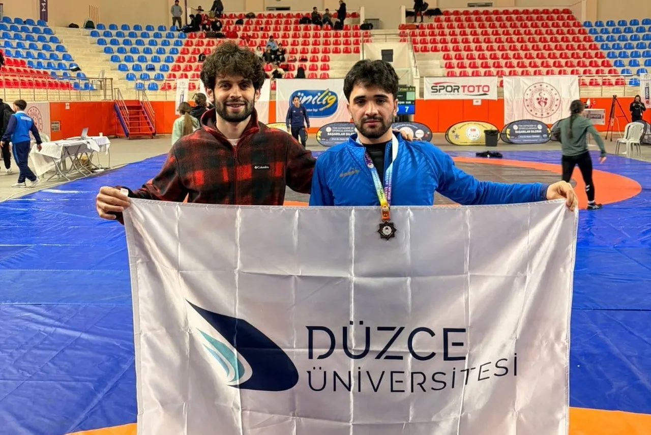 DÜZCE ÜNİVERSİTESİ SPOR BİLİMLERİ FAKÜLTESİ ÖĞRENCİLERİ, TÜRKİYE GÜREŞ ŞAMPİYONASI’NDA BAŞARILI...