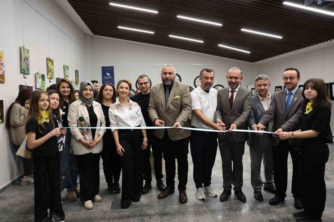 DÜZCE ÜNİVERSİTESİ’NDE GERÇEKLEŞTİRİLEN POLEN PEŞİNDEKİ YAŞAMLAR: YABAN ARILARI ADLI RESİM...