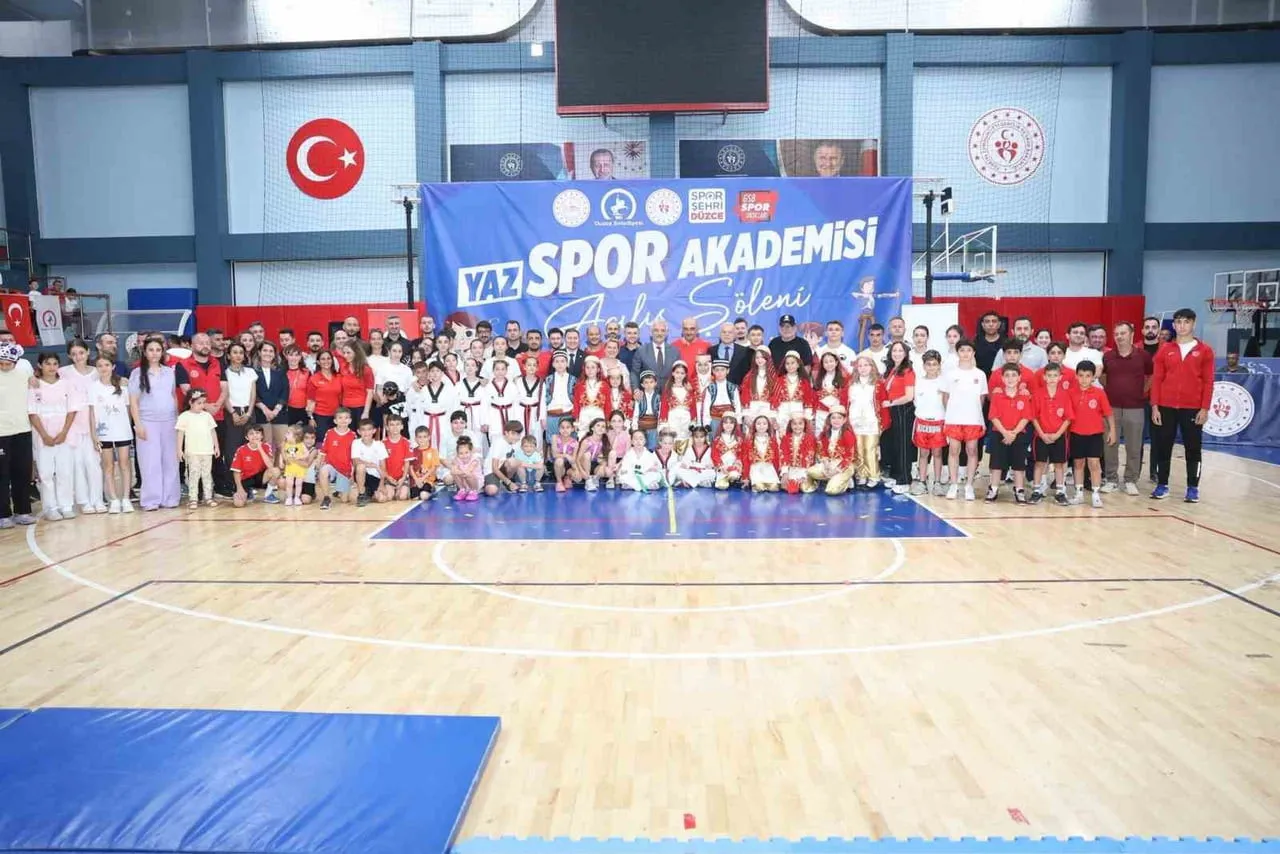 DÜZCE VALİLİĞİ, GENÇLİK VE SPOR İL MÜDÜRLÜĞÜ İLE DÜZCE BELEDİYESİ İŞ BİRLİĞİYLE DÜZENLENEN 2026...