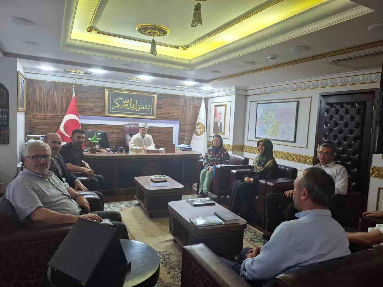 DÜZCE'DE YAŞAYAN MOLDOVA VATANDAŞ WALENTİNE SOLAVİOVA, DÜZCE İL MÜFTÜLÜĞÜ'NE GİDEREK KELİME-İ...