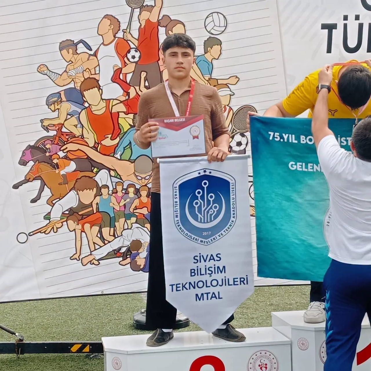 DÜZCE’DE DÜZENLENEN GELENEKSEL TÜRK OKÇULUĞU OKUL SPORLARI TÜRKİYE ŞAMPİYONASI’NDA MÜCADELE EDEN...