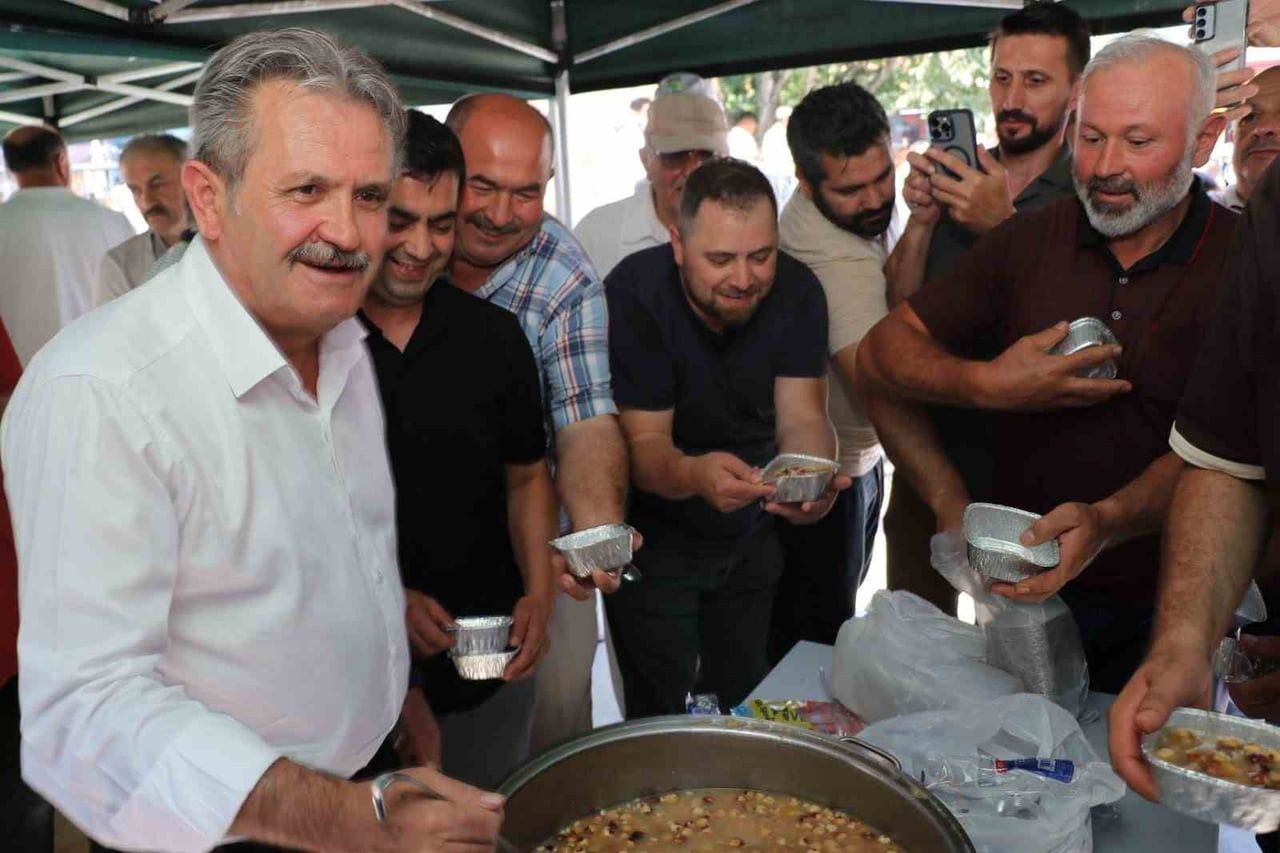 DÜZCE’NİN CUMAYERİ İLÇESİ BELEDİYE BAŞKANI MUSTAFA KOLOĞLU VE MHP İLÇE BAŞKANI YUNUS ŞEKER...