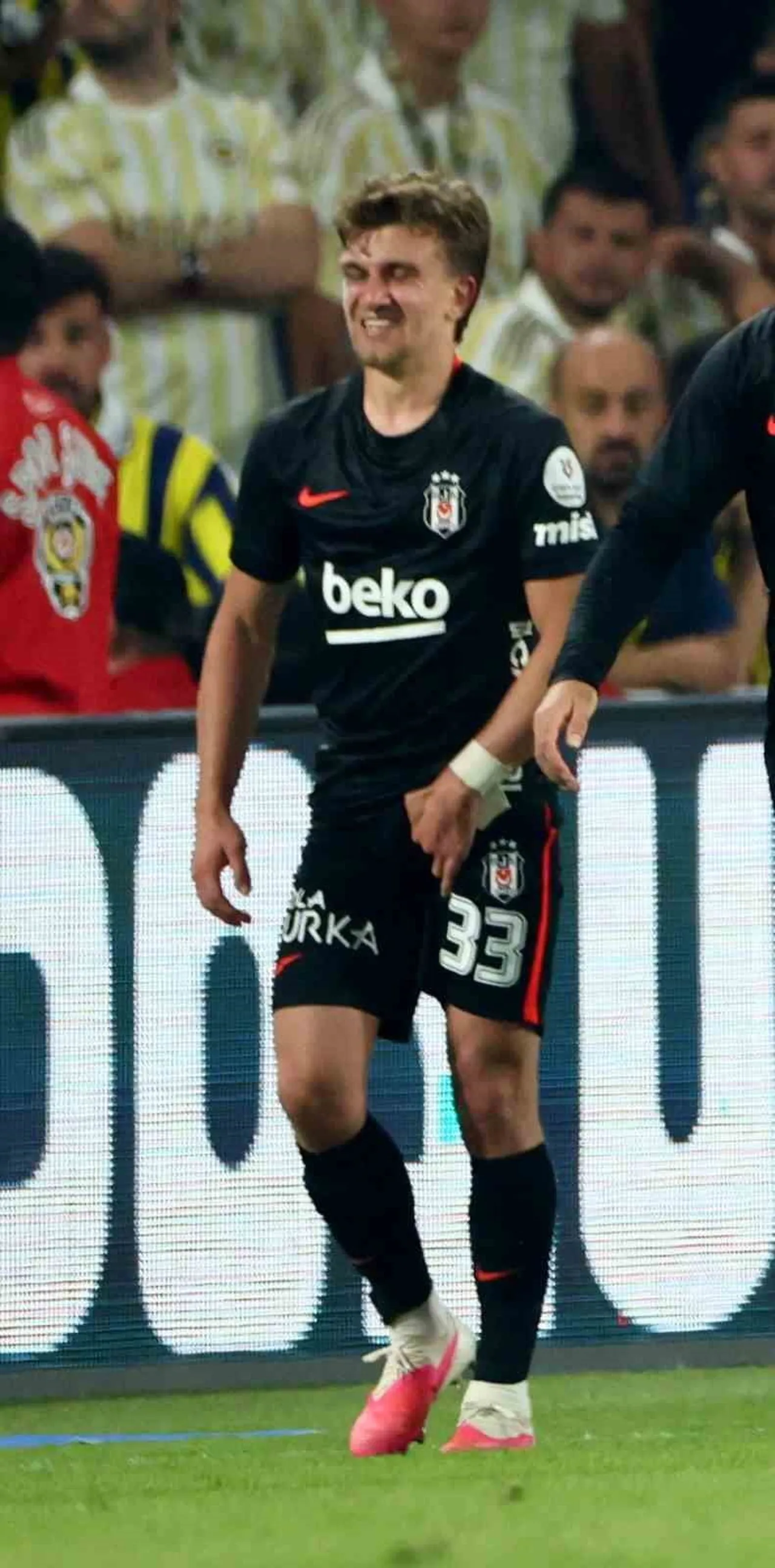 BEŞİKTAŞ KULÜBÜ, FENERBAHÇE İLE OYNANAN DERBİ MAÇTA SAKATLANARAK İKİNCİ YARIYA ÇIKAMAYAN SOLBEK...