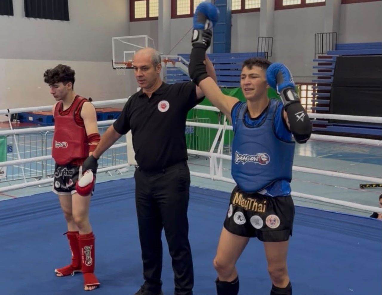 ADANA'DA DÜZENLENEN HAYRİ DOĞAN HOZANLI TÜRKİYE GENÇLER MUAYTHAİ ŞAMPİYONASI'NDA MÜCADELE EDEN...