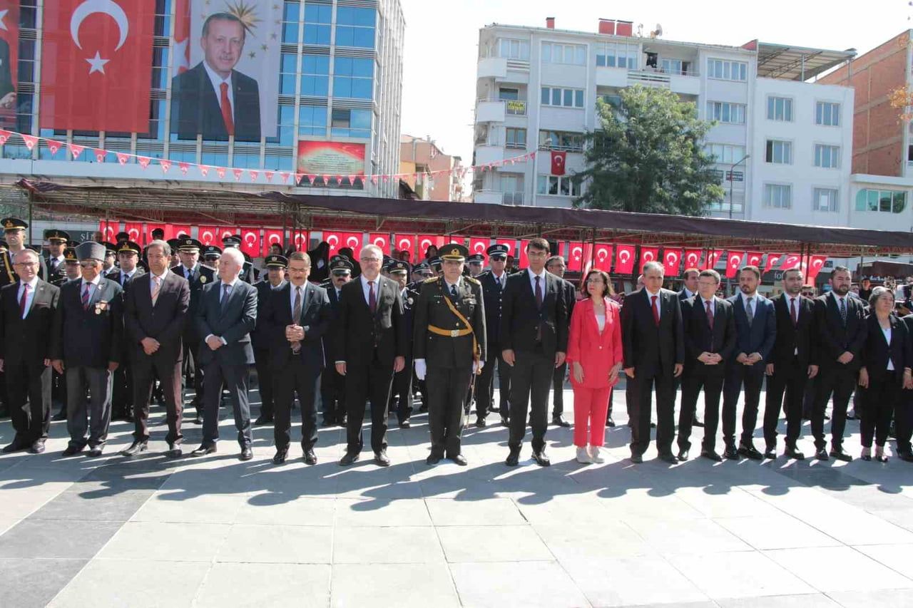 UŞAK’TA 30 AĞUSTOS ZAFER BAYRAMI, DÜZENLENEN ÇEŞİTLİ ETKİNLİKLERLE COŞKUYLA KUTLANDI.