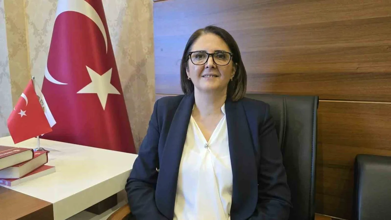 KARABÜK BAROSUNUN YENİ BAŞKANI, YAPILAN SEÇİMDE 115 OY ALAN AVUKAT SİBEL ŞİRİN OLDU.