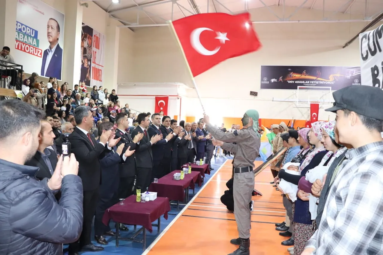 MANİSA’NIN SELENDİ İLÇESİNDE CUMHURİYET’İN İLANININ 103. YIL DÖNÜMÜ DOLAYISIYLA DÜZENLENEN TÖRENDE...