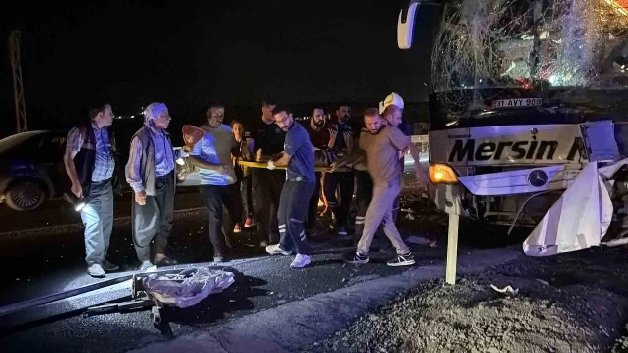 ŞANLIURFA’DA YOLCU OTOBÜSLERİ ÇARPIŞTI: 13 YARALI