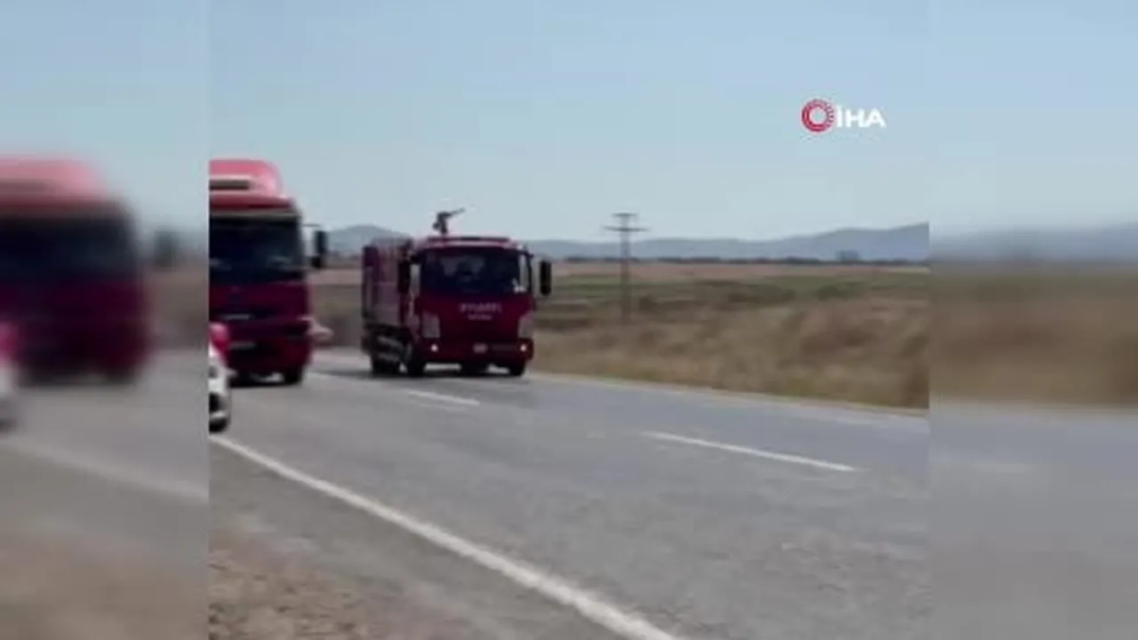 Alevler kamyoneti sardı, o anlar ve itfaiyenin müdahalesi kamerada