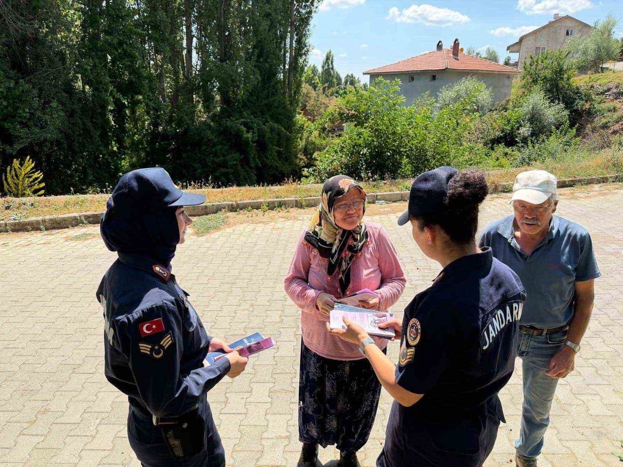 AFYONKARAHİSAR İL JANDARMA KOMUTANLIĞI EKİPLERİ, SİNANPAŞA İLÇESİNDE VATANDAŞLARA YÖNELİK KADINA...