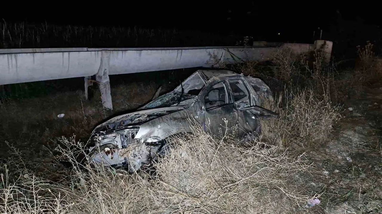 KARAMAN’DA KONTROLDEN ÇIKAN OTOMOBİLİN BETON SULAMA KANALINA ÇARPARAK TAKLA ATMASI SONUCU MEYDANA...