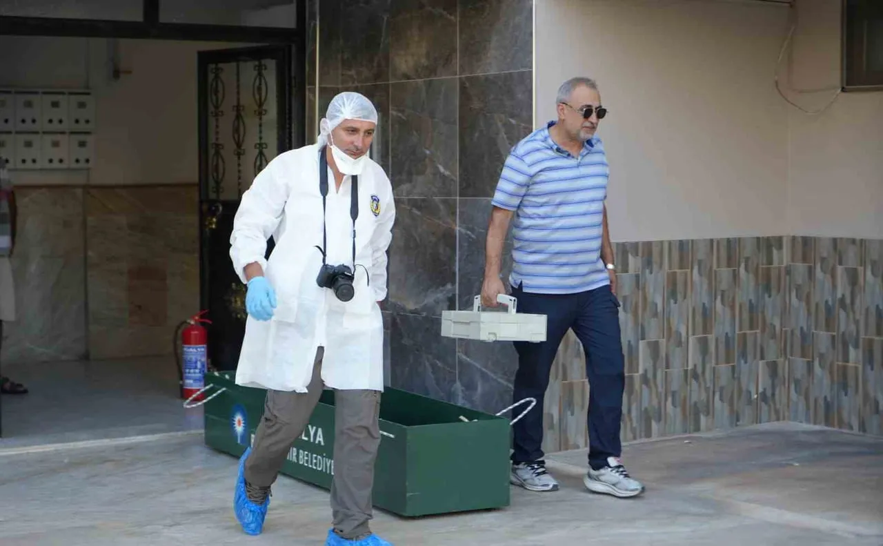 ANTALYA’DA BİRLİKTE YAŞADIKLARI EVDE ÖLÜ BULUNAN 93 YAŞINDAKİ ANNE İLE 71 YAŞINDAKİ KIZININ...