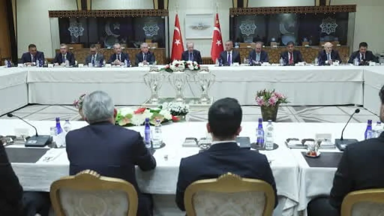Cumhurbaşkanı Erdoğan, Süper Lig'e çıkan takımları kabul etti