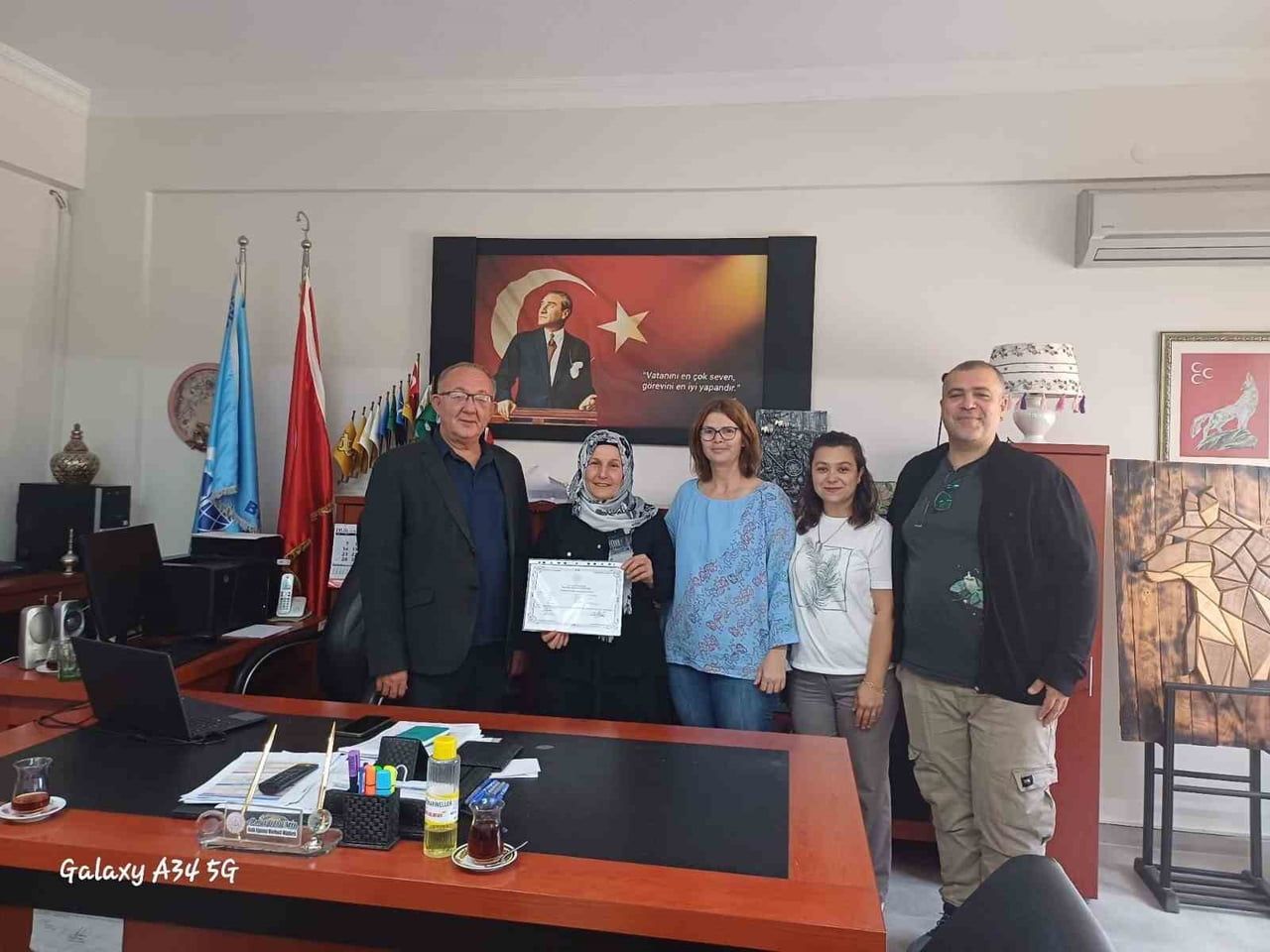 BANDIRMA’DA AZİM VE KARARLILIKLA GELEN BAŞARI 7 AYDA OKUMA YAZMA ÖĞRENDİ