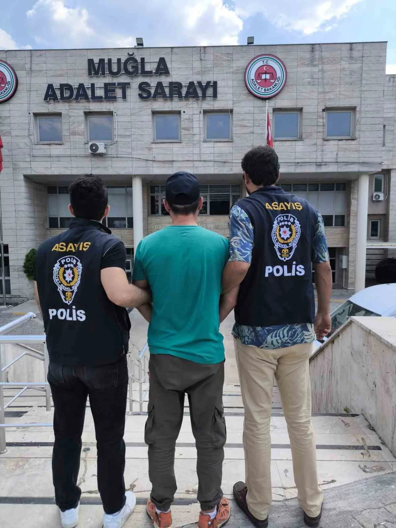 MUĞLA’DA 30 YIL HAPİS CEZASI BULUNAN CİNAYET ZANLISI YAKALANDI