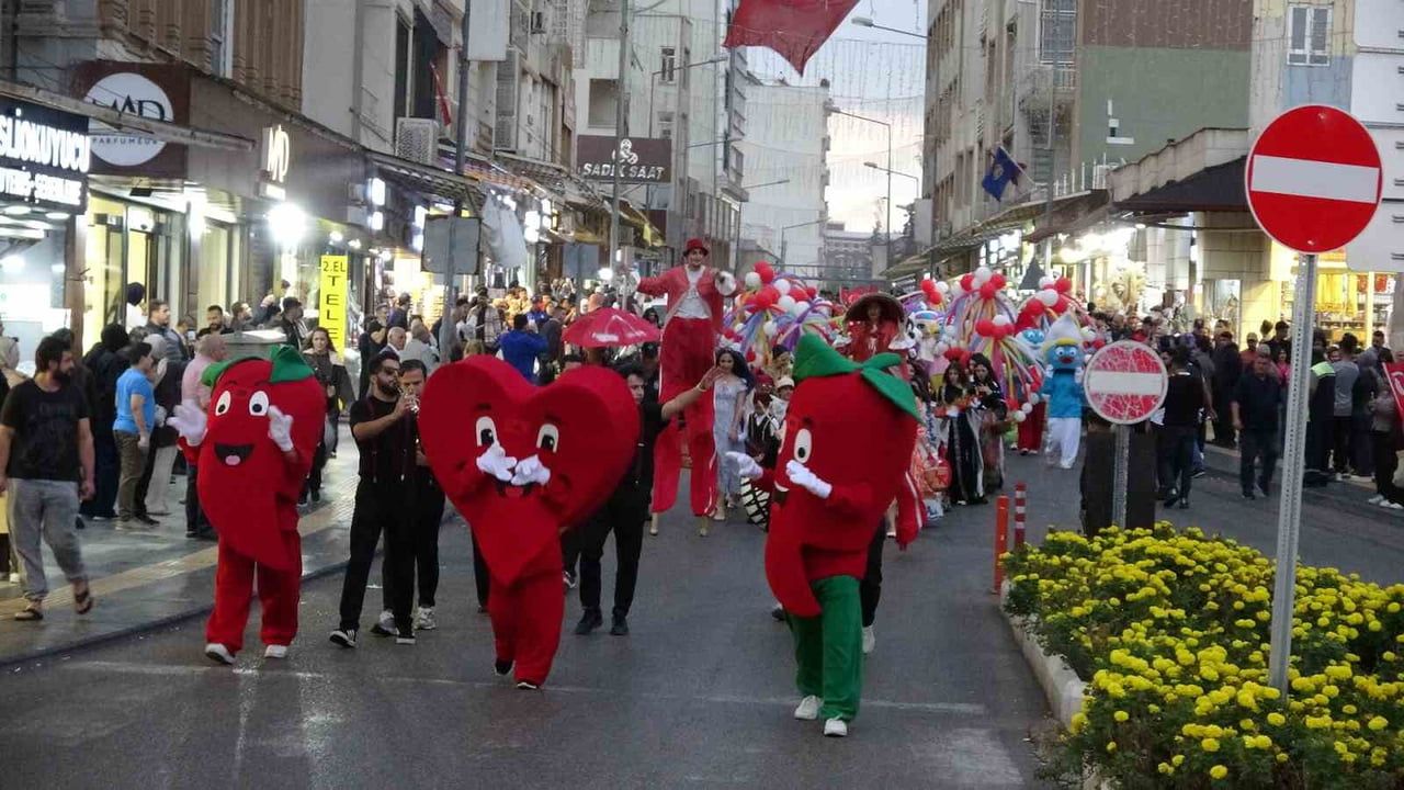KİLİS’TE BİBER FESTİVALİ COŞKUYLA GERÇEKLEŞTİ