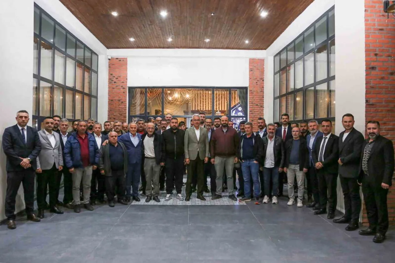 SİVAS TİCARET VE SANAYİ ODASI BAŞKANI ZEKİ ÖZDEMİR, KANGAL’DA ÜYELERİYLE BİR ARAYA GELDİ. ÖZDEMİR...