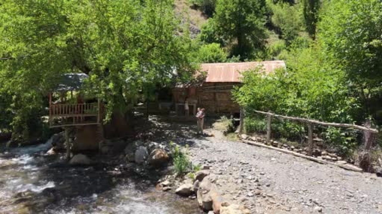 5 asırlık su değirmeni zamana meydan okuyor
