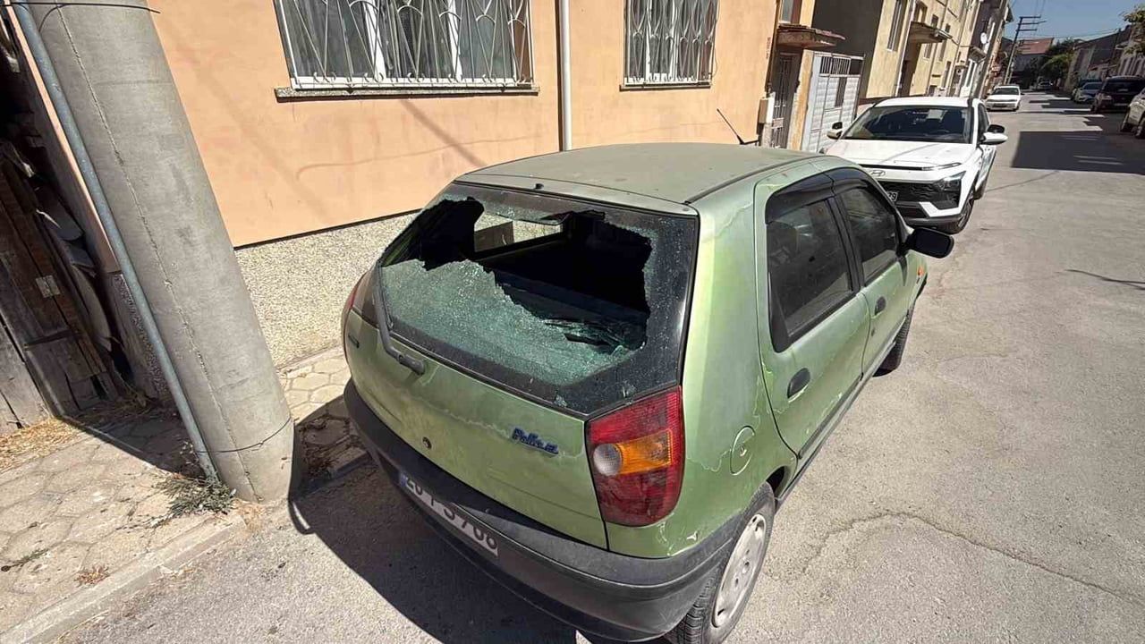 ESKİŞEHİR’İN TEPEBAŞI İLÇESİNDE ELEKTRİK DİREĞİNDE BULUNAN SERAMİK FİNCANIN (İZOLATÖR) DÜŞMESİ...